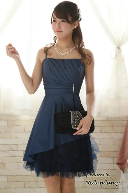 ネイビーのボリュームチュールドレス