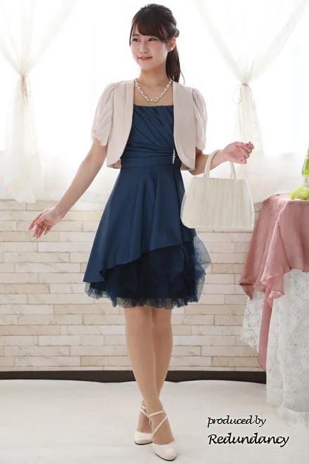 ネイビーのボリュームチュールドレス