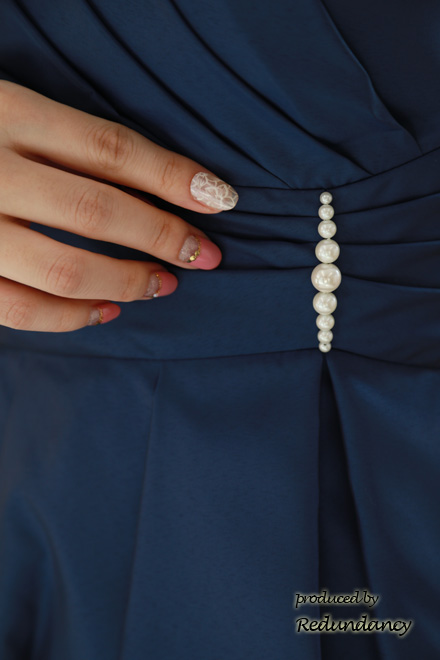 ネイビーのボリュームチュールドレス