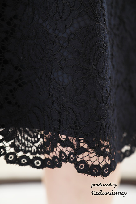 ネイビーの2ピース風総レースドレス