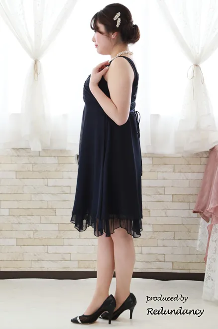 ネイビーのフリルスカートラメドレス