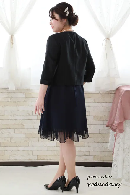 ネイビーのフリルスカートラメドレス