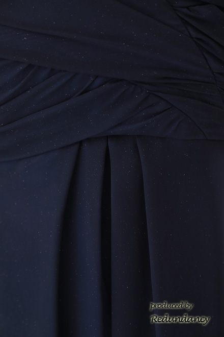 ネイビーのフリルスカートラメドレス