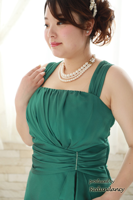 グリーンのスタイルアップドレープドレス
