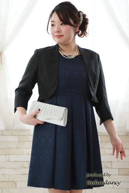 ネイビーのフィットアンドフレアドレス