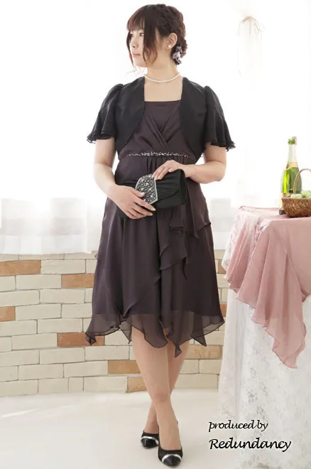 ブラックの袖フリルボレロ