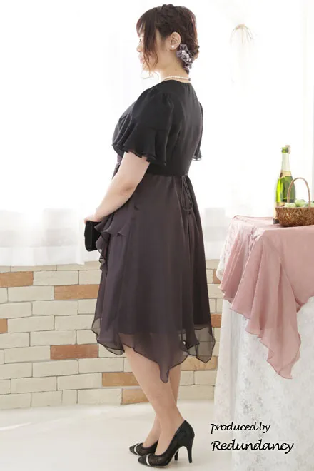 ブラックの袖フリルボレロ