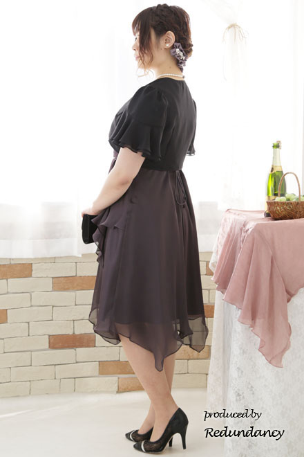 ブラックの袖フリルボレロ