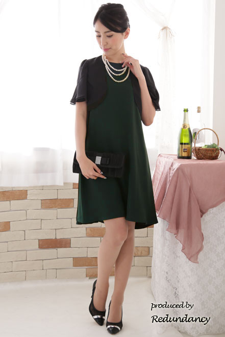 ブラックの袖フリルボレロ