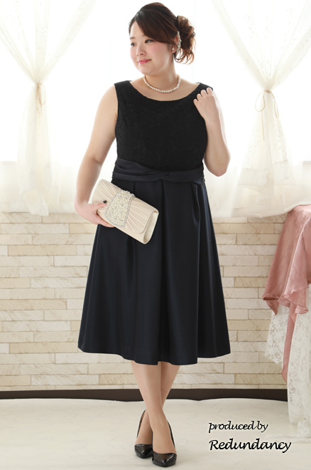 ネイビーのウエストマークシャンタンドレス