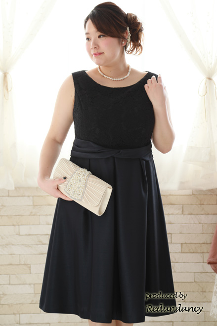 ネイビーのウエストマークシャンタンドレス