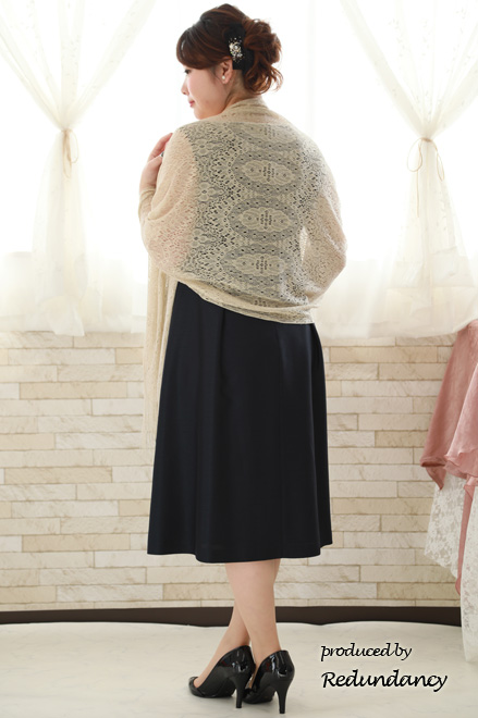 ネイビーのウエストマークシャンタンドレス