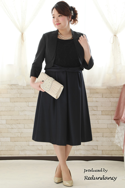 ネイビーのウエストマークシャンタンドレス