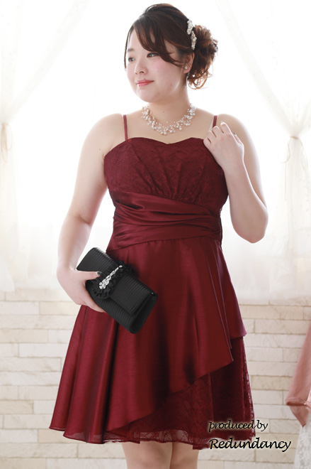 ワインレッドのシャンタンレースドレス