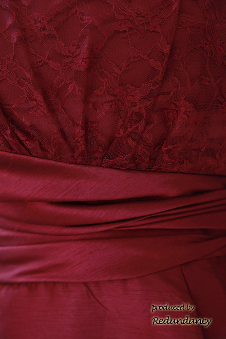 ワインレッドのシャンタンレースドレス
