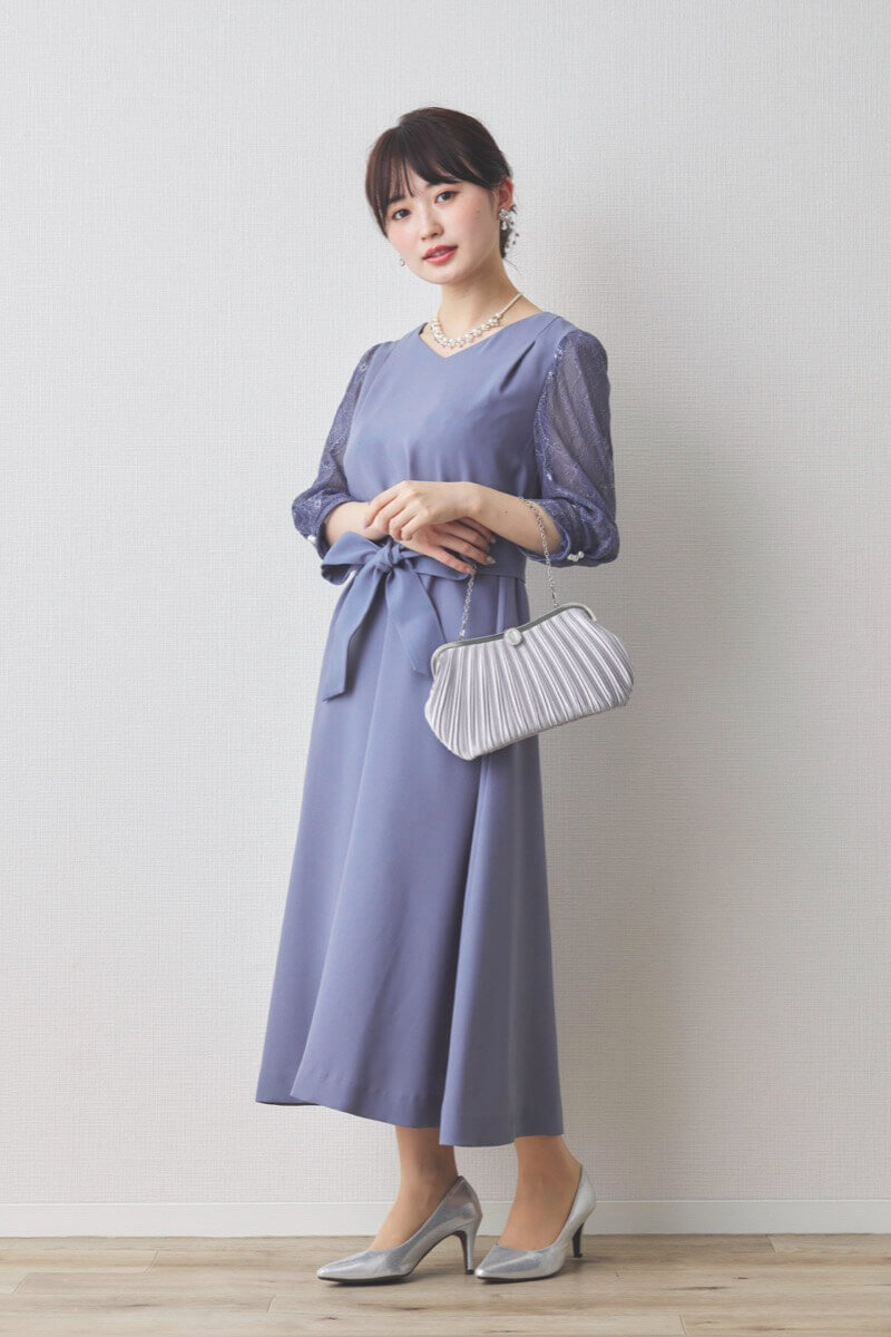 ブルーのレース袖Aラインドレス