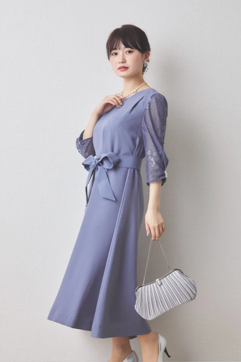 ブルーのレース袖Aラインドレス