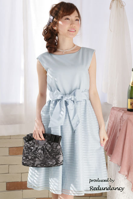 グレーのリボンとレースのバッグ