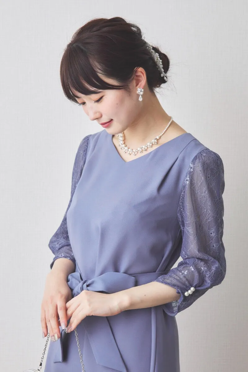 ブルーのレース袖Aラインドレス