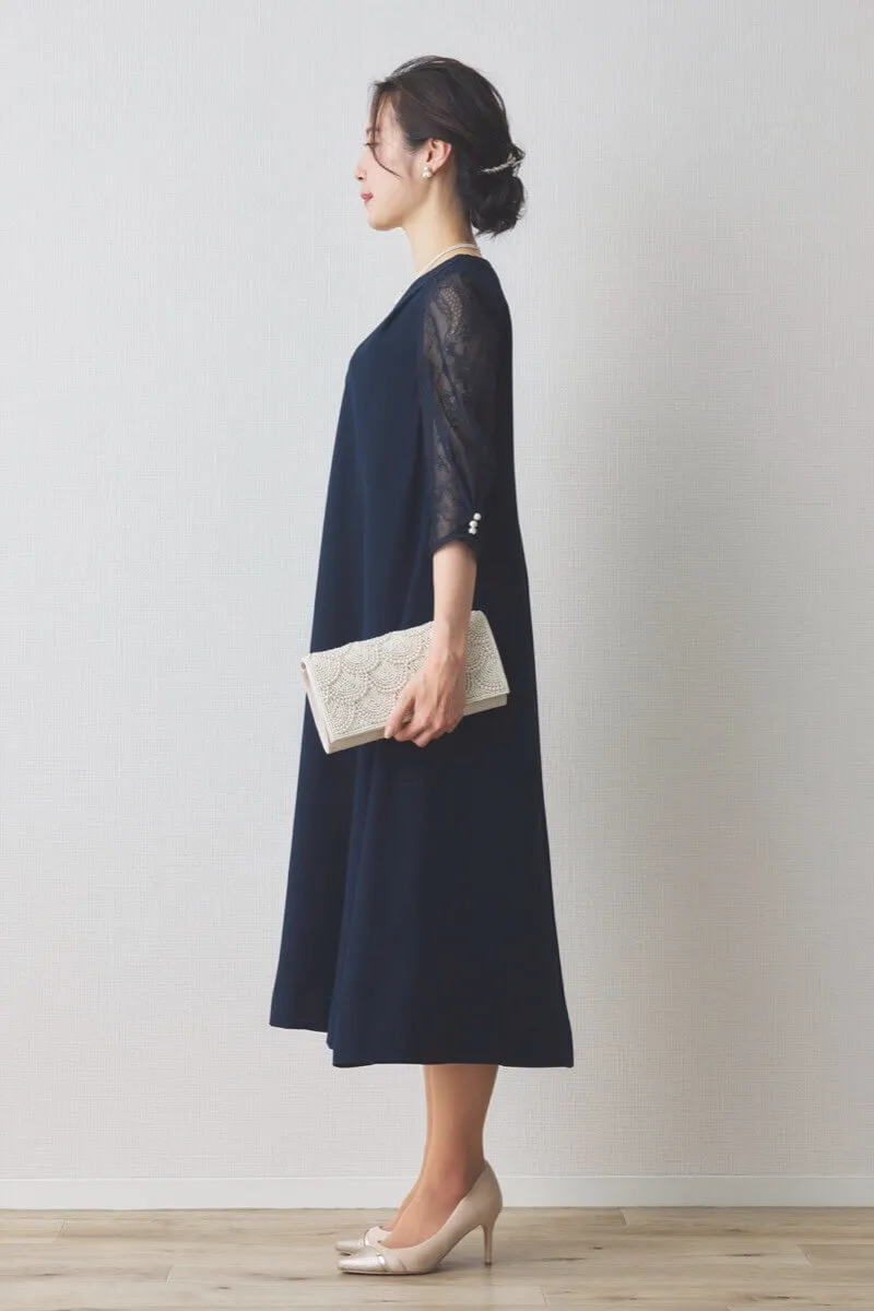 ネイビーのレース袖Aラインドレス
