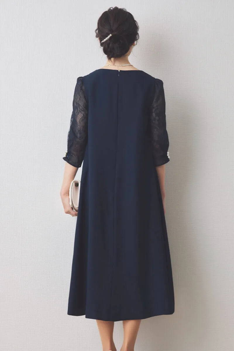 ネイビーのレース袖Aラインドレス