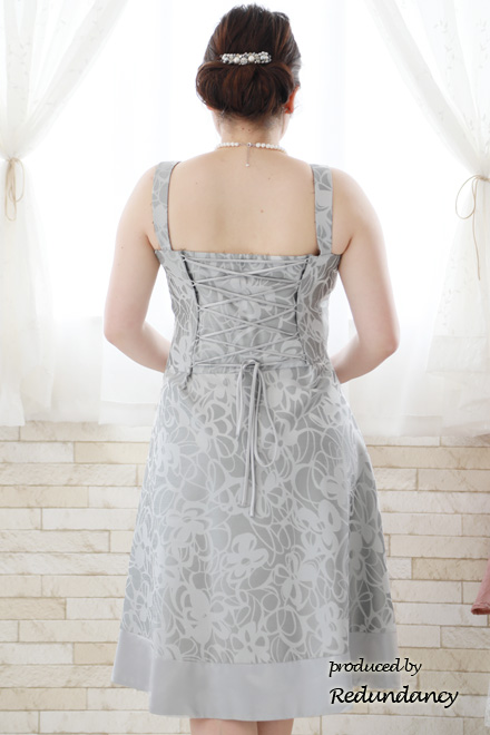 シルバーの斜めドレープドレス