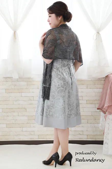 シルバーの斜めドレープドレス