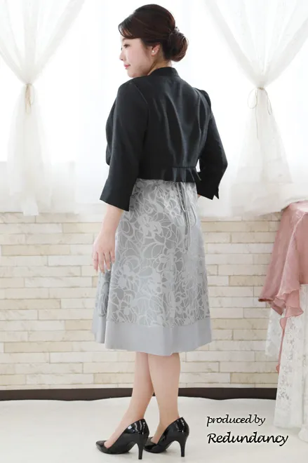 シルバーの斜めドレープドレス