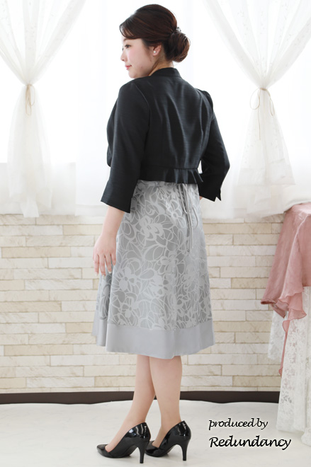 シルバーの斜めドレープドレス