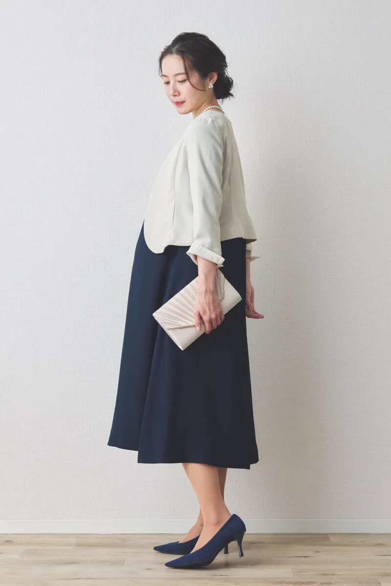 ネイビーのレース袖Aラインドレス