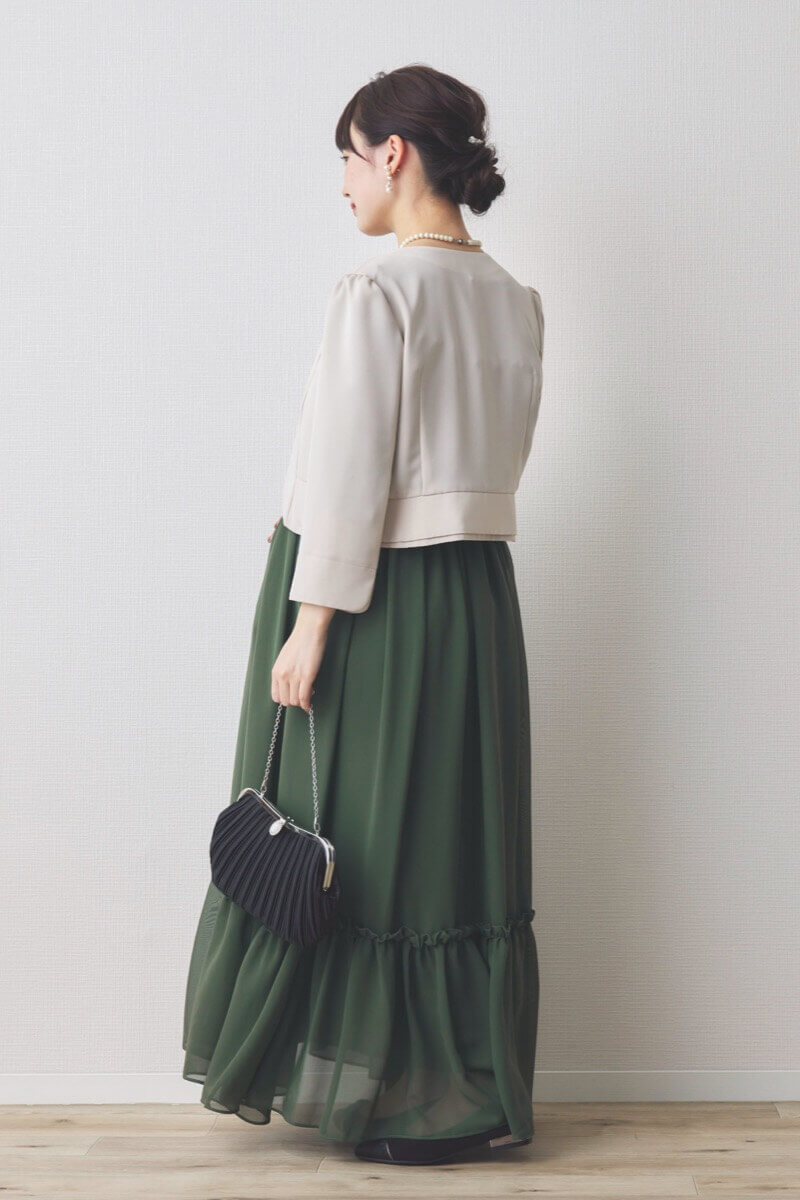 グリーンの授乳口付きフリルシフォンドレス