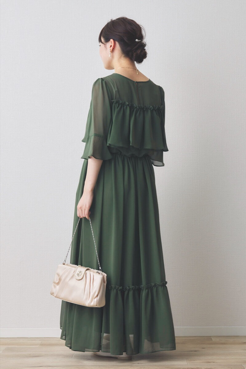 グリーンの授乳口付きフリルシフォンドレス