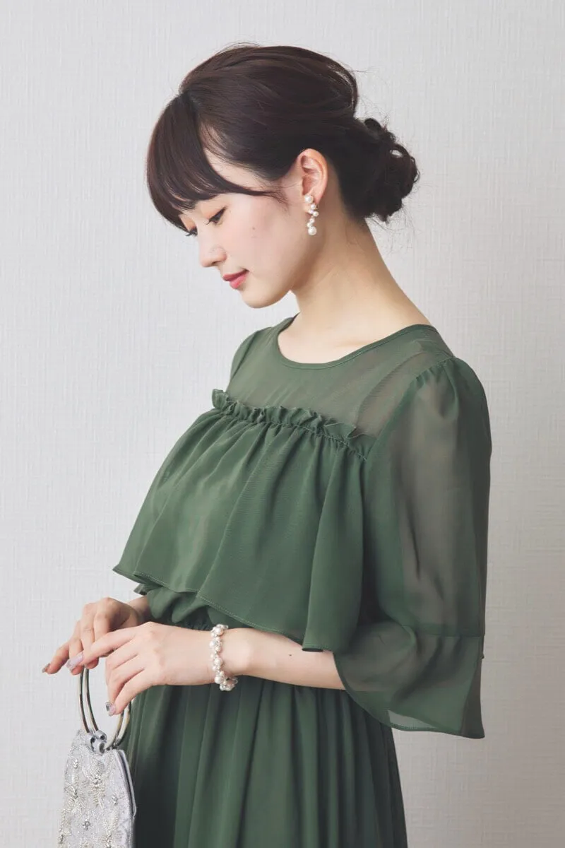 グリーンの授乳口付きフリルシフォンドレス