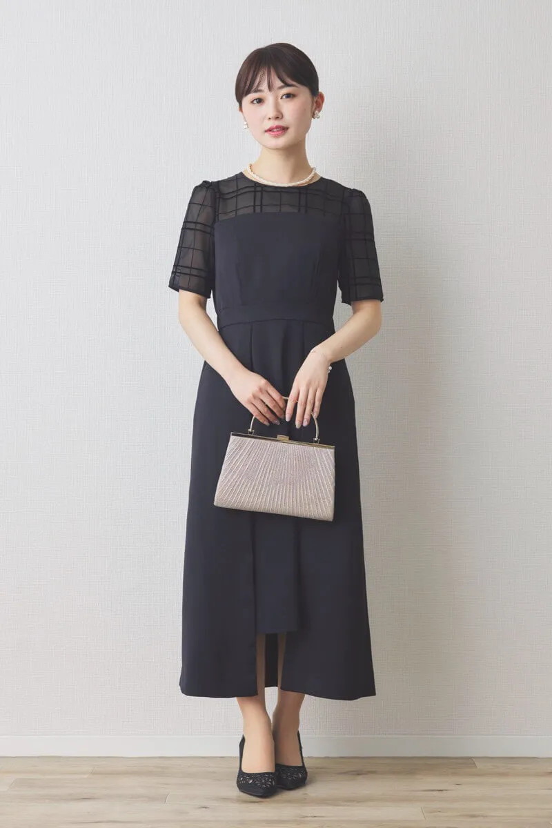 ブラックのチェックデザインペンシルドレス