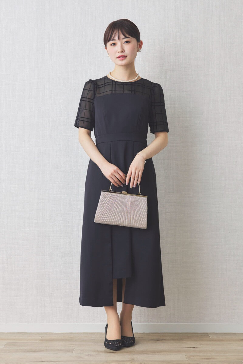 ブラックのチェックデザインペンシルドレス