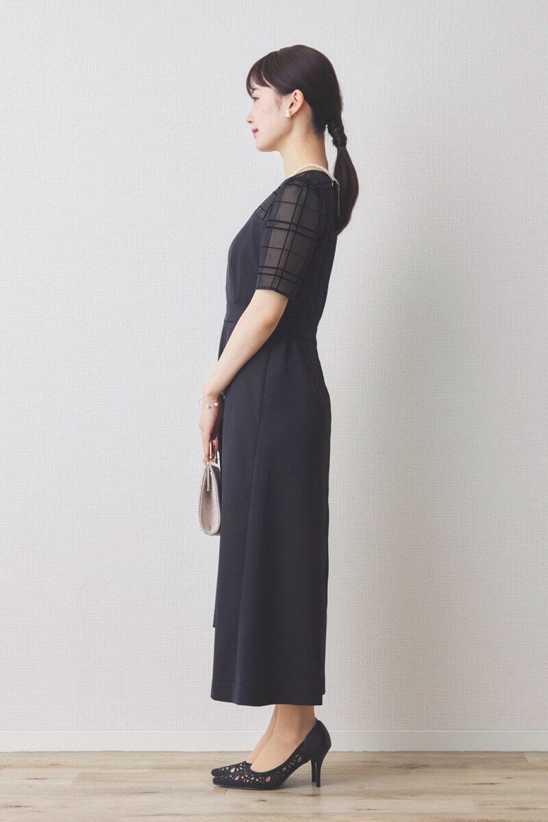 ブラックのチェックデザインペンシルドレス
