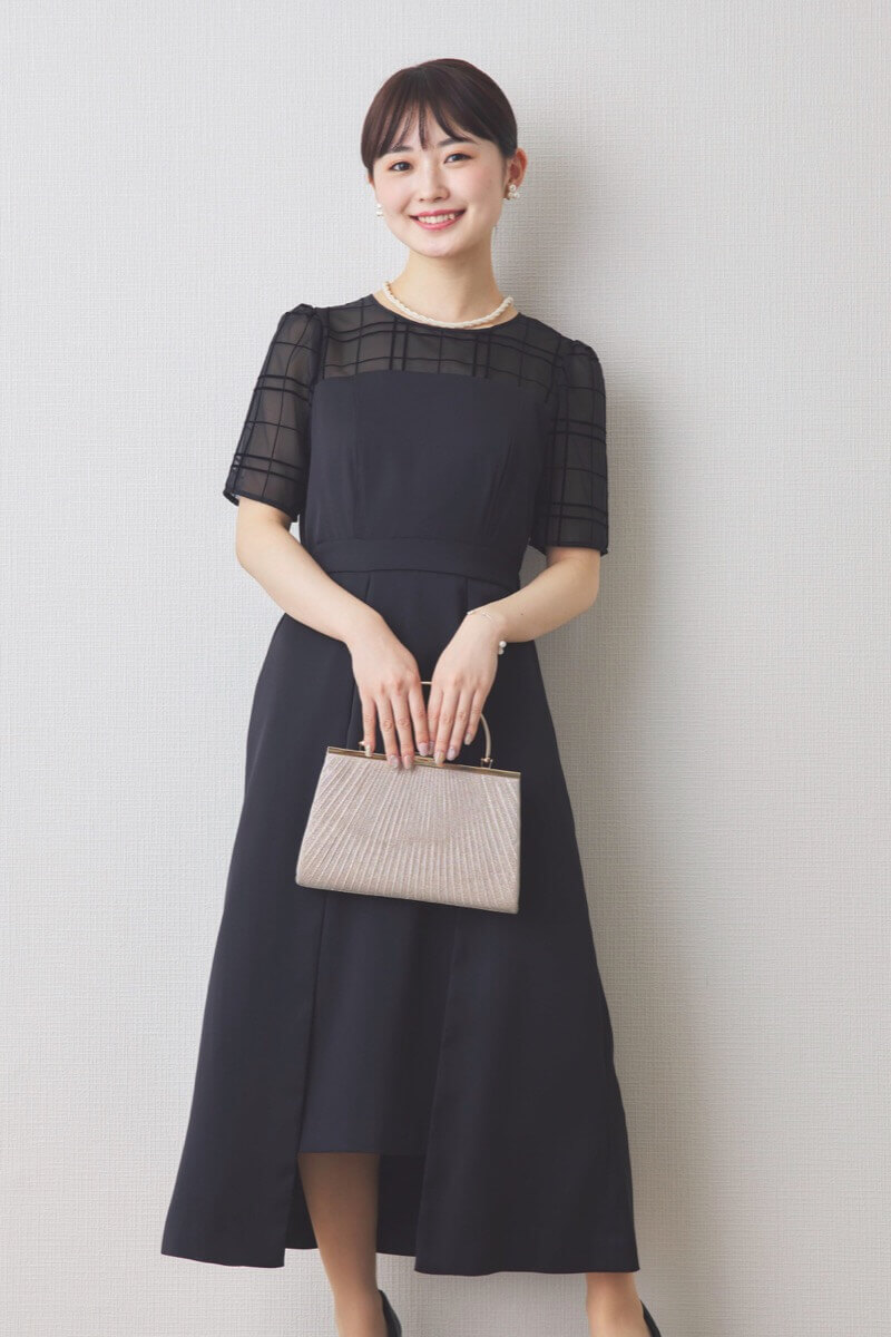 ブラックのチェックデザインペンシルドレス