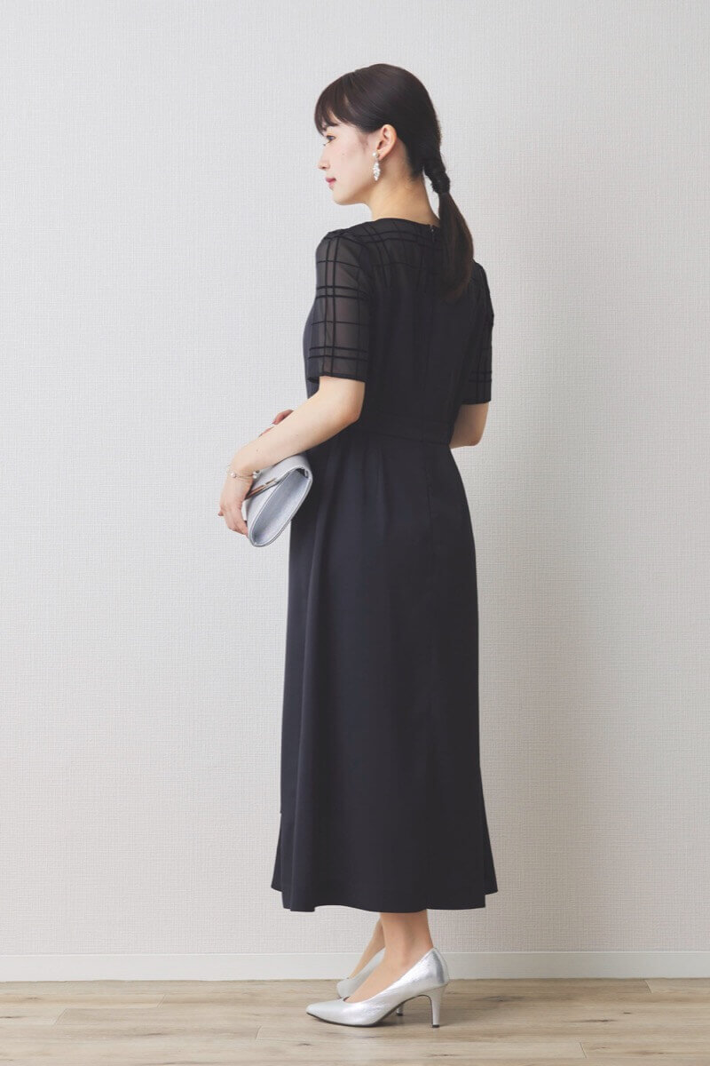 ブラックのチェックデザインペンシルドレス