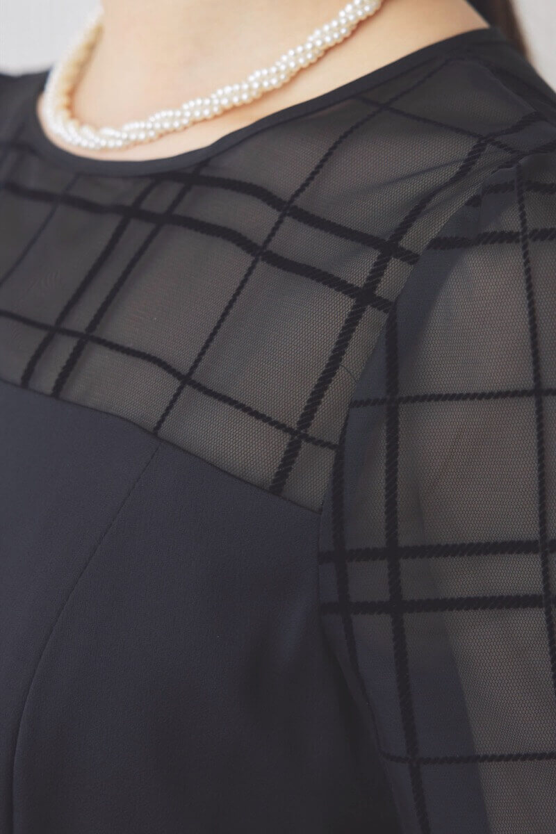 ブラックのチェックデザインペンシルドレス