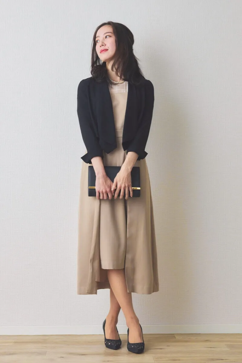 ベージュのチェックデザインペンシルドレス