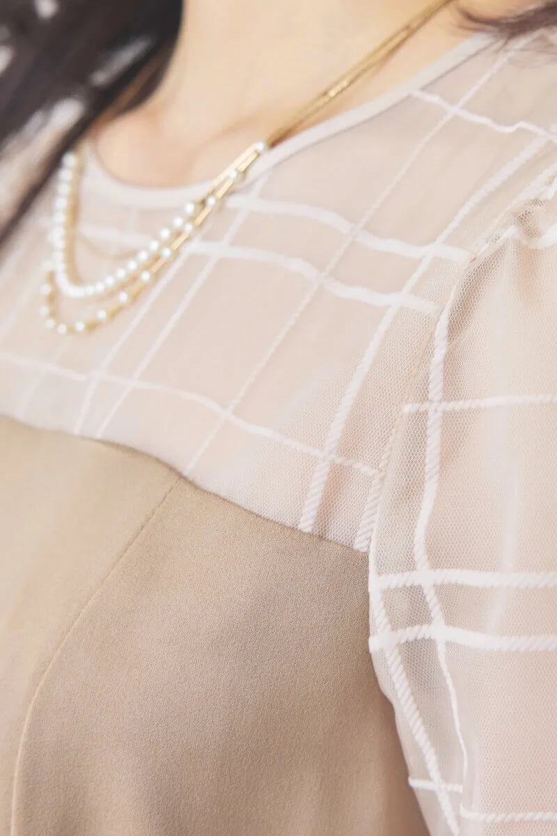 ベージュのチェックデザインペンシルドレス