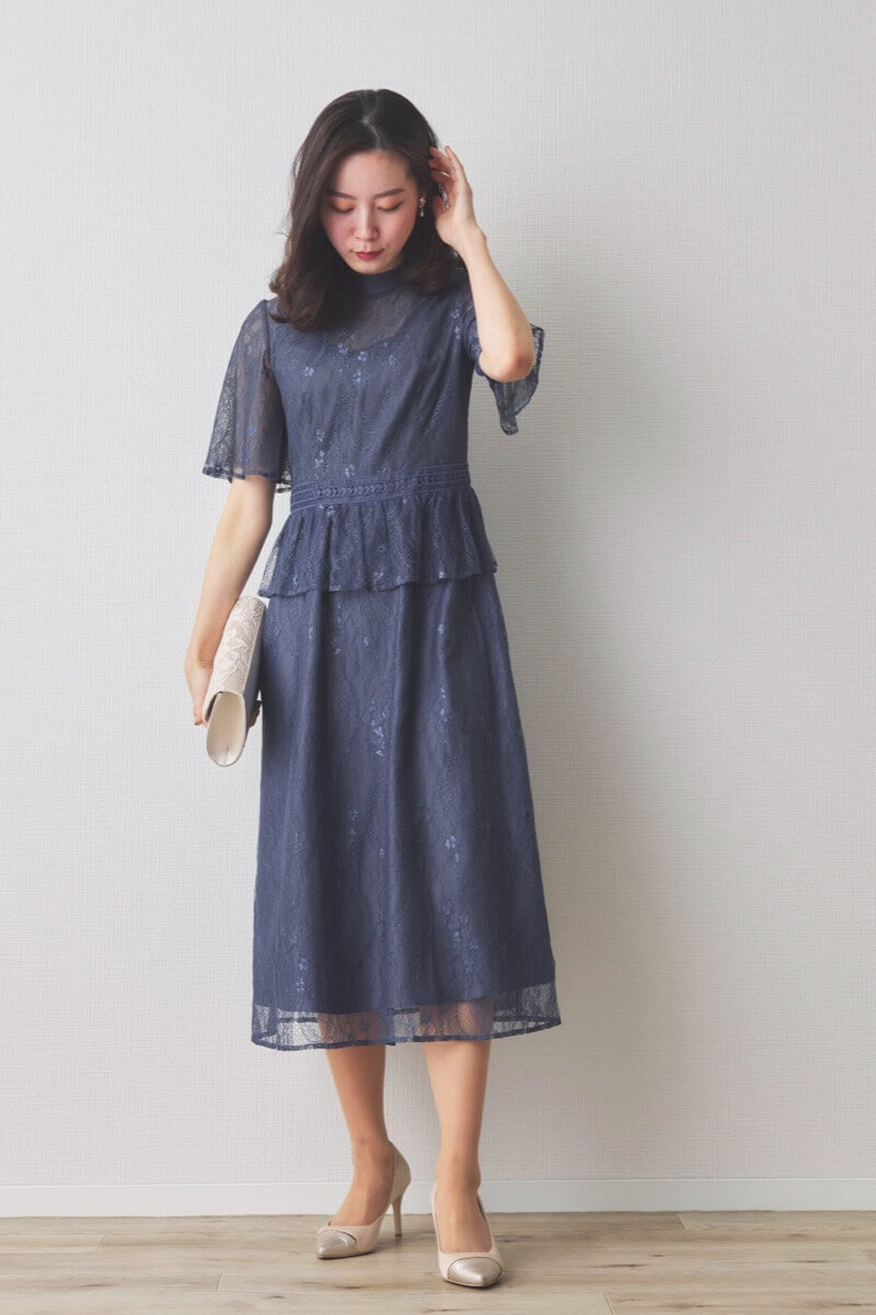 インディゴブルーのペプラムレースドレス