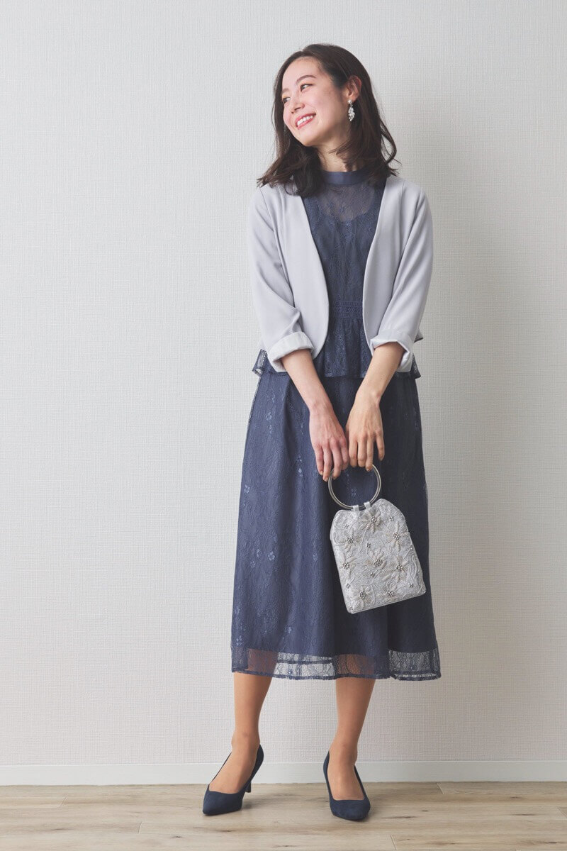 インディゴブルーのペプラムレースドレス