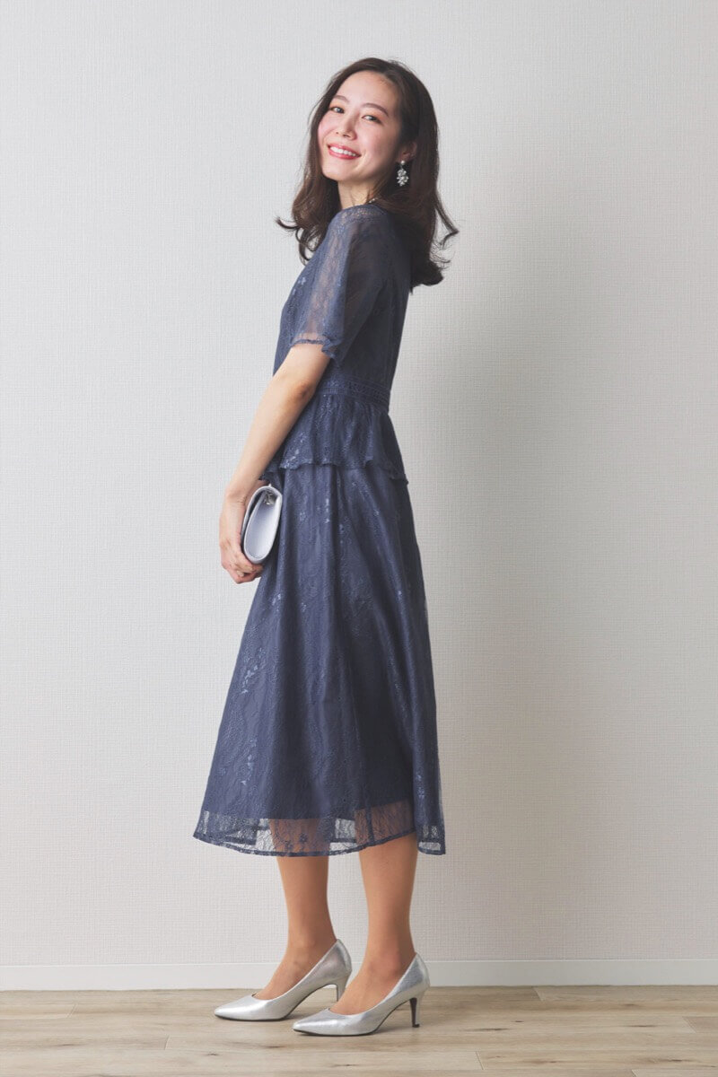 インディゴブルーのペプラムレースドレス