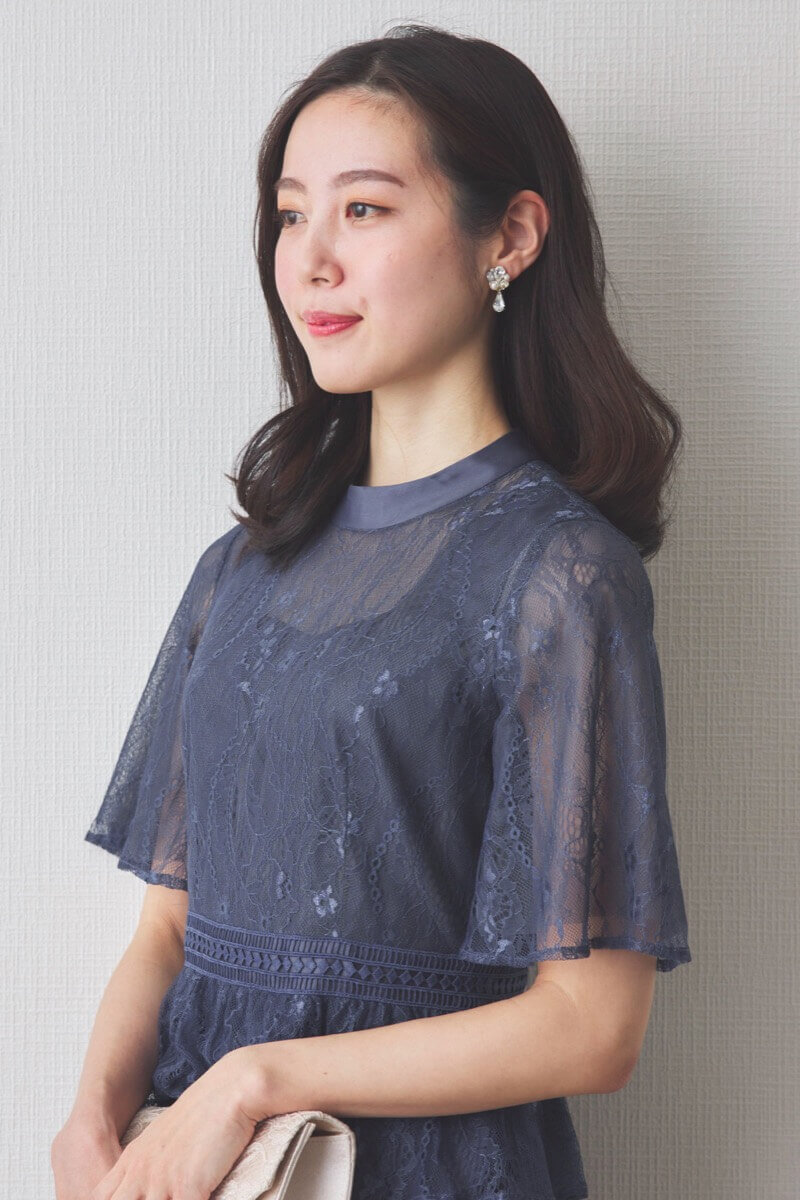 インディゴブルーのペプラムレースドレス