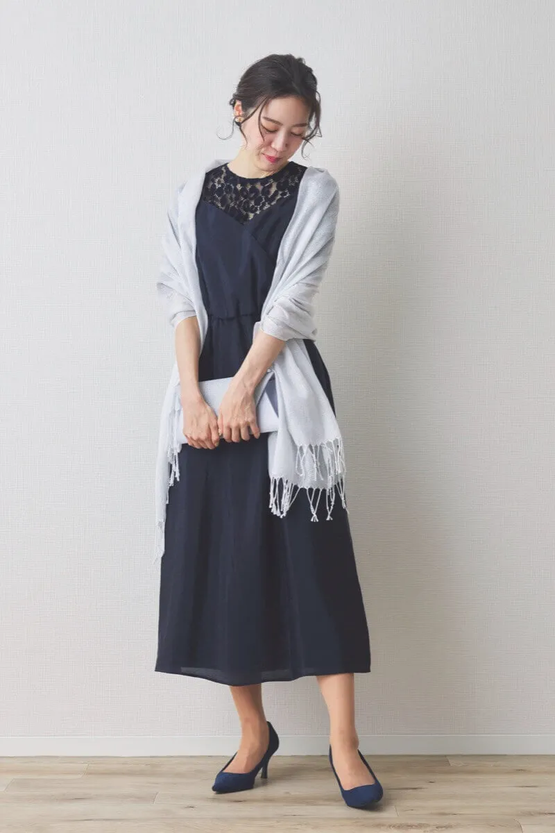 ネイビーのレースカシュクールドレス