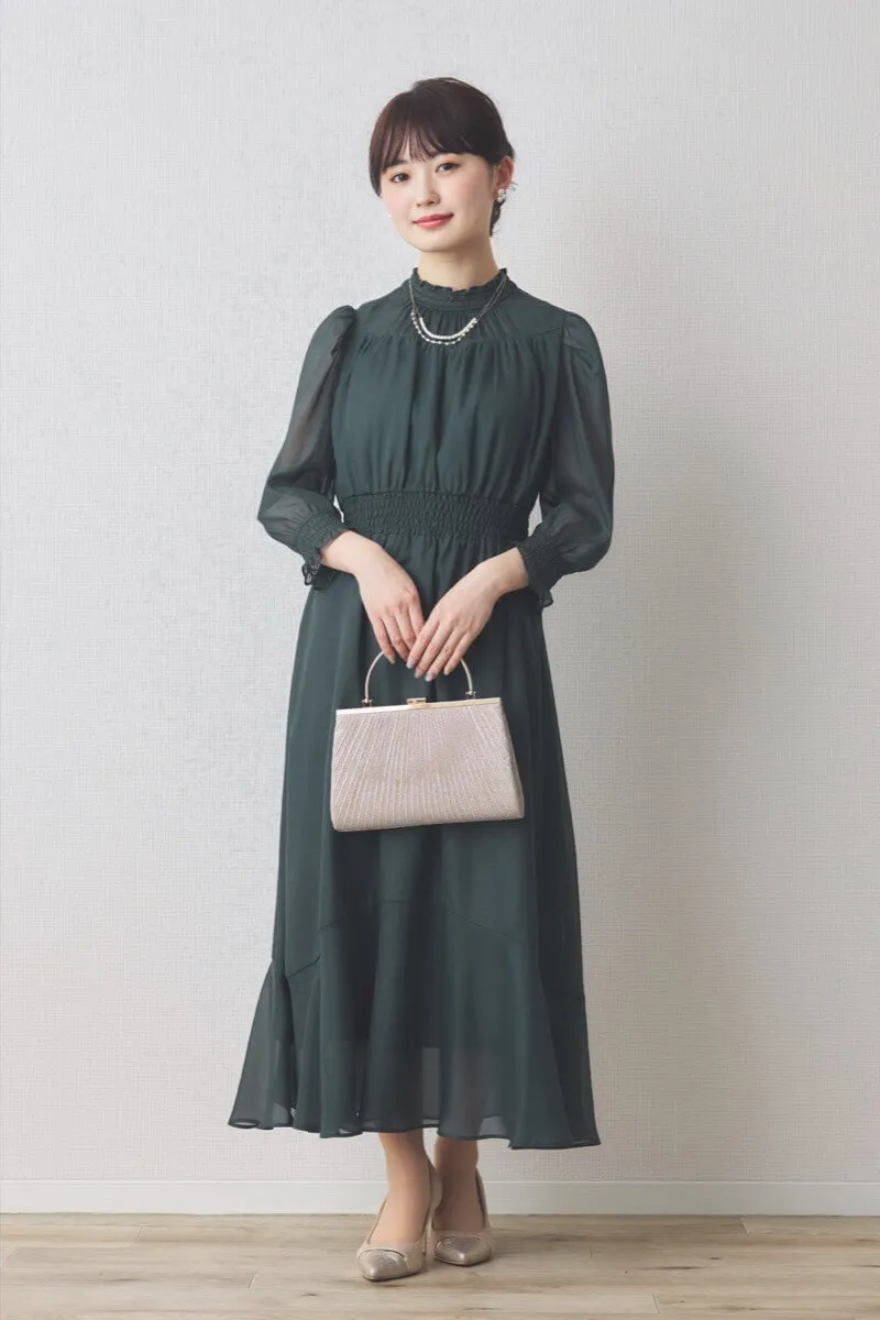 ダークグリーンのハイネックラメシフォンドレス