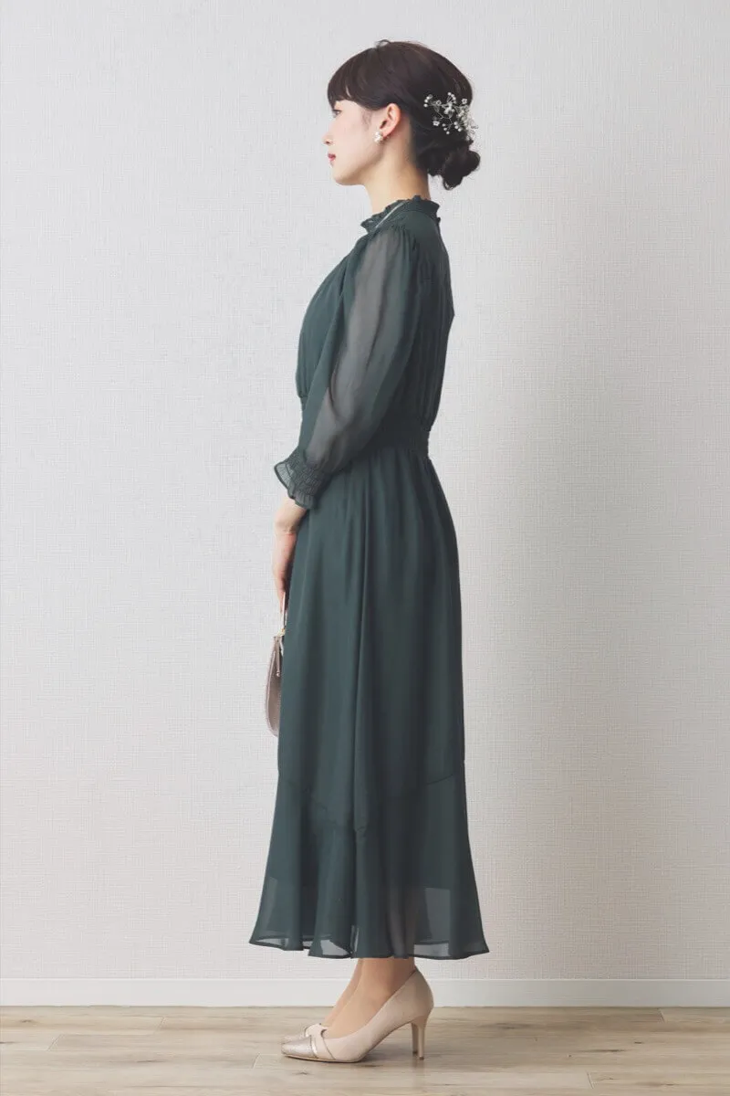 ダークグリーンのハイネックラメシフォンドレス