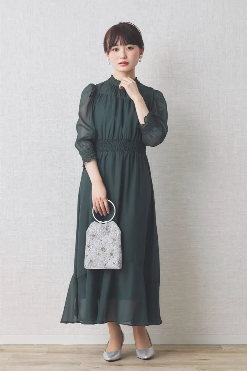 ダークグリーンのハイネックラメシフォンドレス