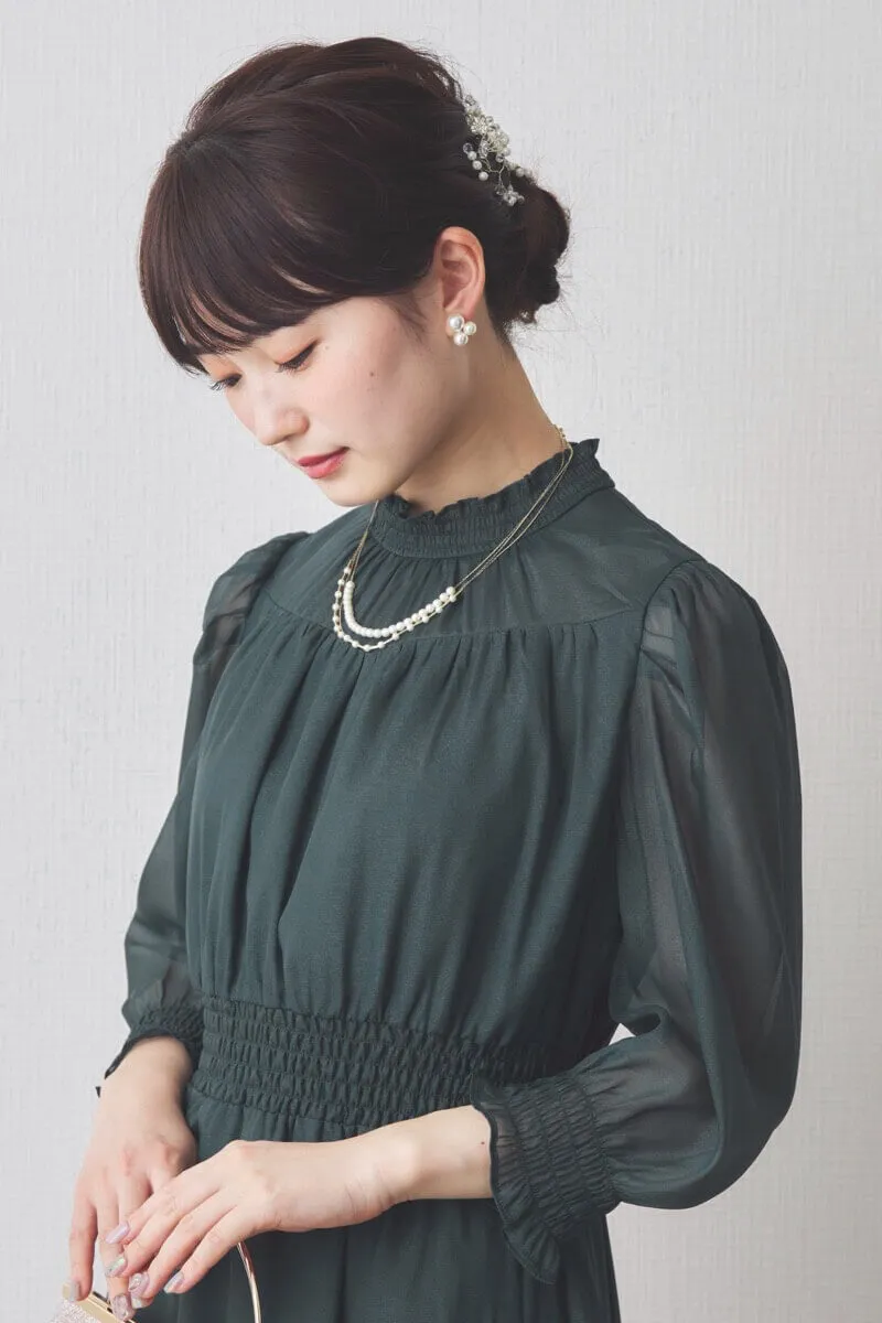 ダークグリーンのハイネックラメシフォンドレス